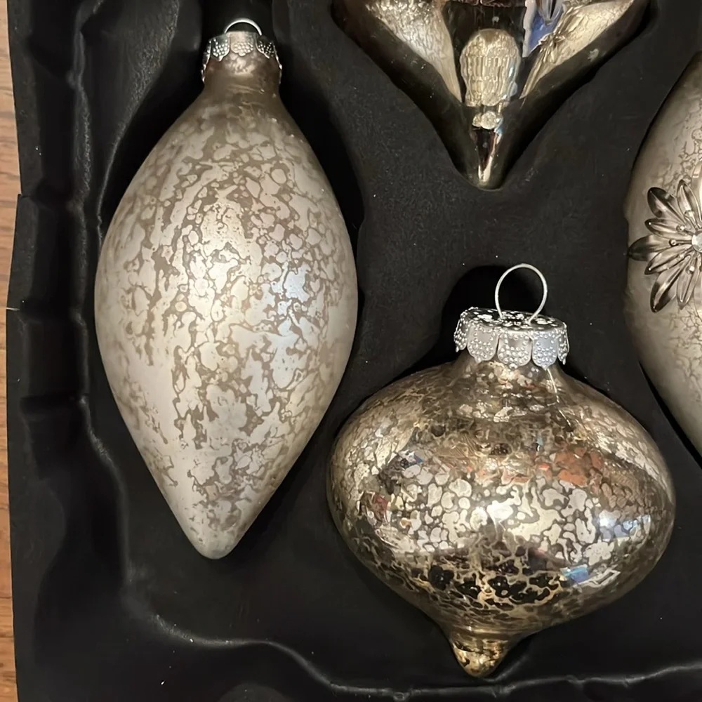 Home Deocrators Collection glass ornaments, 12 in total‎